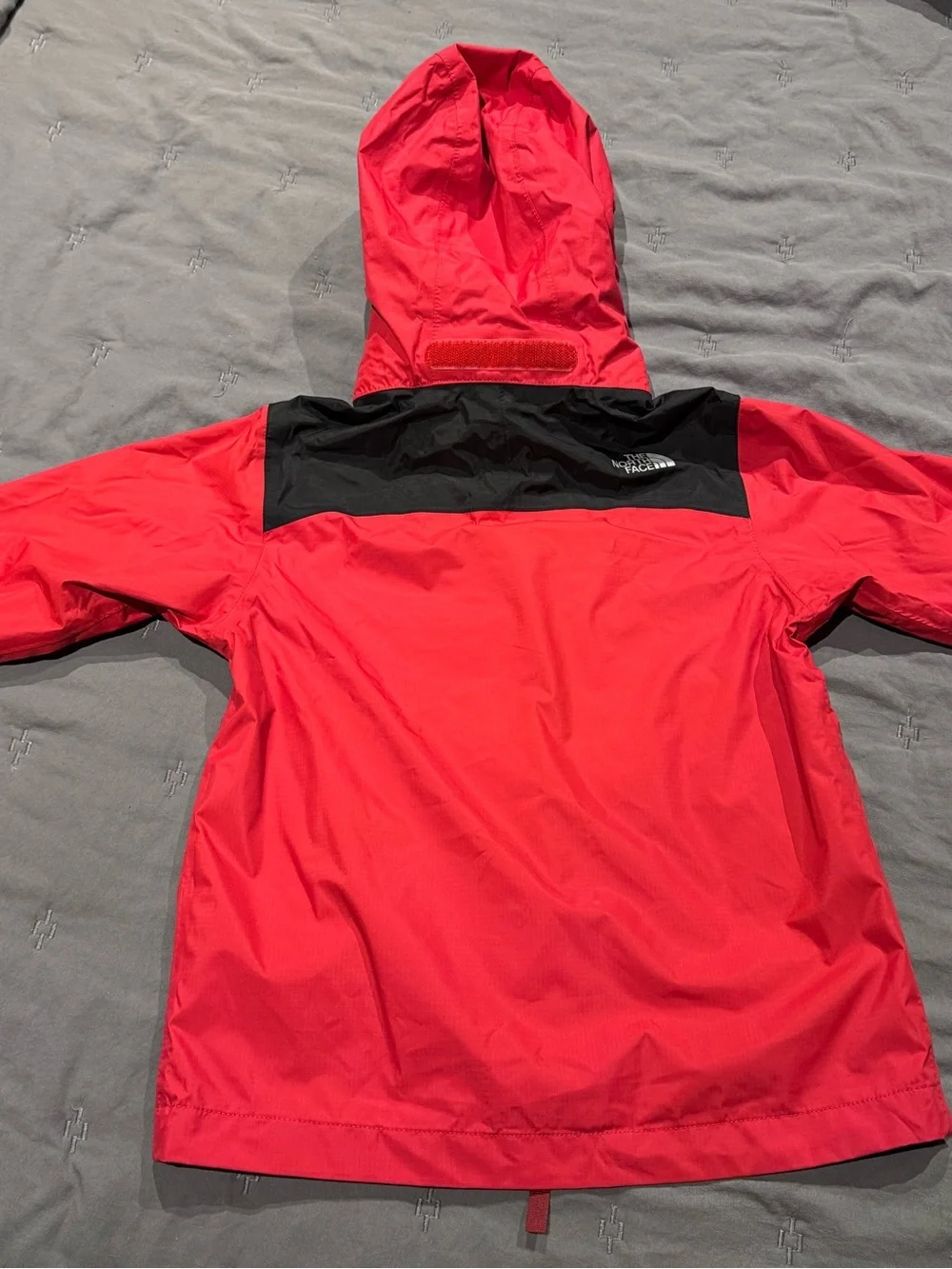 The North Face Kids Two-Tone Red and Black Hooded Rain Jacket - Size XS (6)